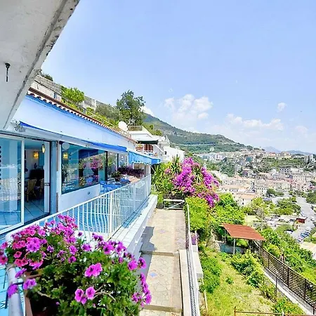 Raito Sleeps 6 Air Con