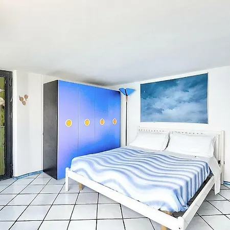 Raito Sleeps 6 Air Con