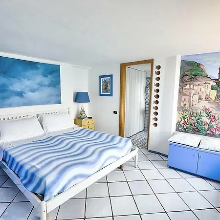 Prázdninový dům Raito Sleeps 6 Air Con *