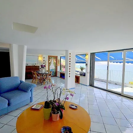 Raito Sleeps 6 Air Con Vietri