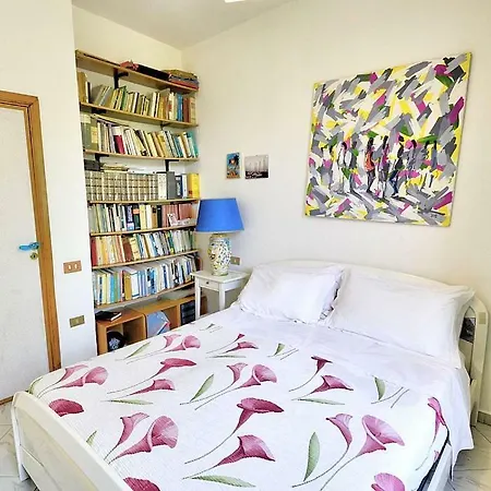 Prázdninový dům Raito Sleeps 6 Air Con Vietri