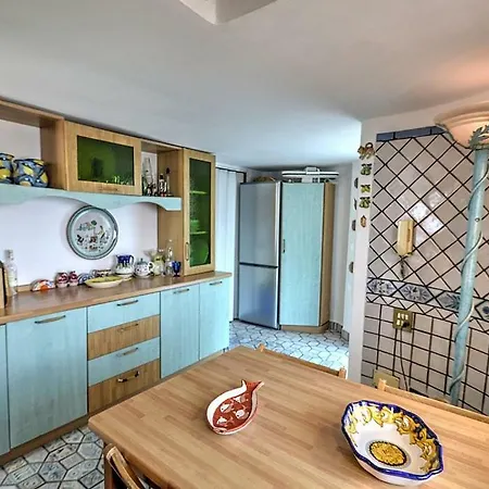 Prázdninový dům Raito Sleeps 6 Air Con *
