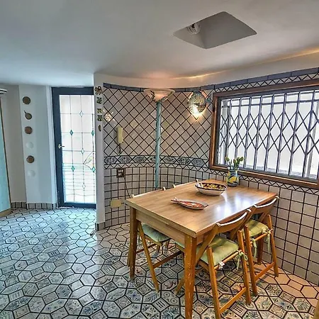 Raito Sleeps 6 Air Con Ferienhaus Vietri