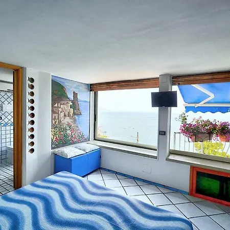Raito Sleeps 6 Air Con * Vietri